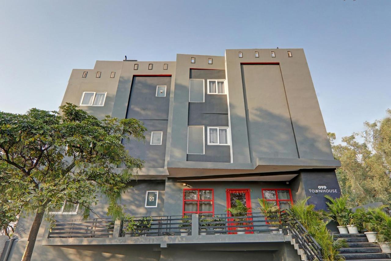 Super Townhouse 139 Ashiyana Smriti Upvan Near Emerald Mall Lucknow Bijnaur Exterior foto