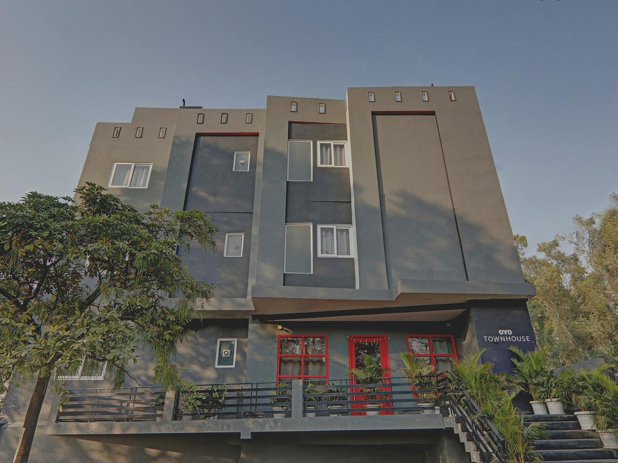 Super Townhouse 139 Ashiyana Smriti Upvan Near Emerald Mall Lucknow Bijnaur Exterior foto